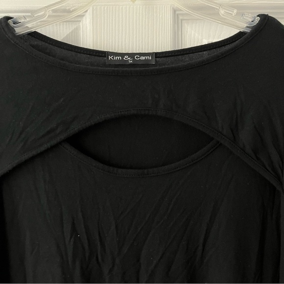 Kim & Cami top with Keyhole at Neckline - Picture 2 of 5